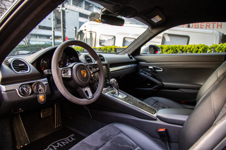 Porsche Cayman 718 -9