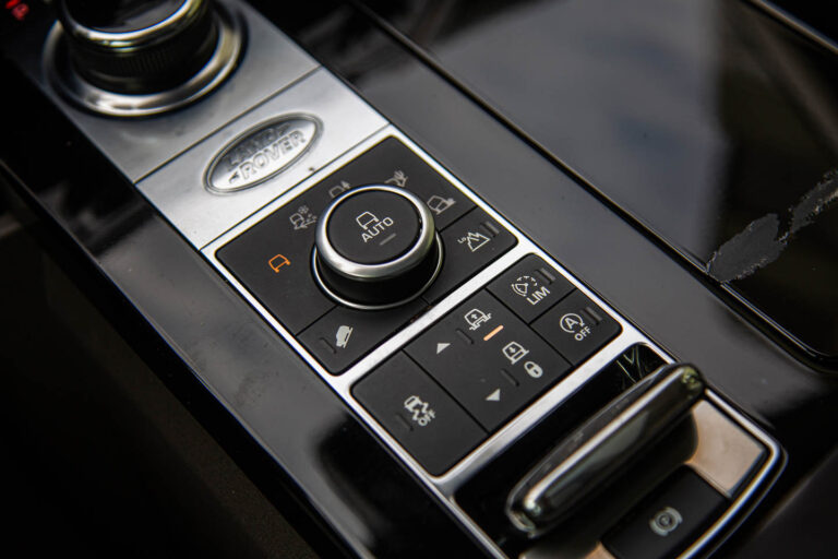 Land Rover Discovery HSE -23