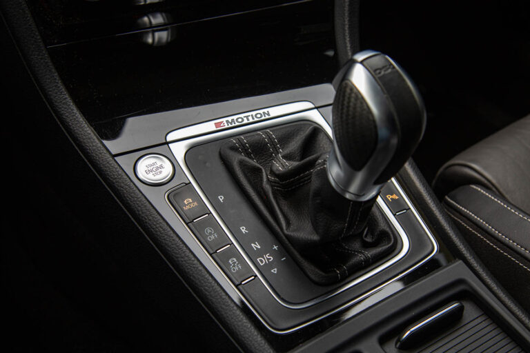 2016 VW Golf R 4Motion -19