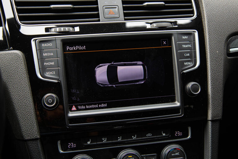 2016 VW Golf R 4Motion -21