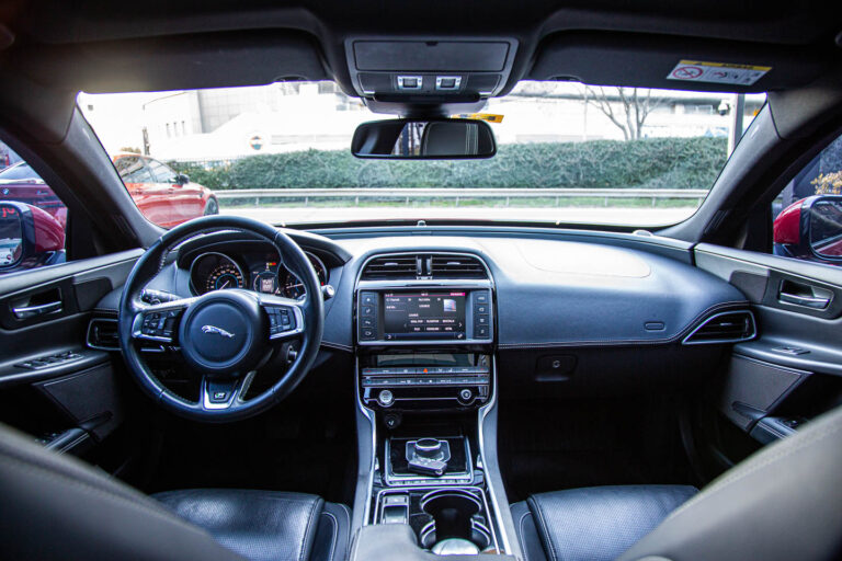 2016 Jaguar XE R-Sport -12