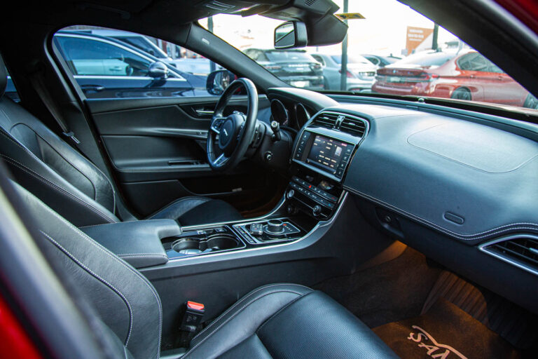 2016 Jaguar XE R-Sport -13