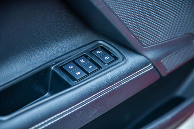 2016 Jaguar XE R-Sport -16