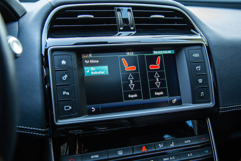 2016 Jaguar XE R-Sport -19