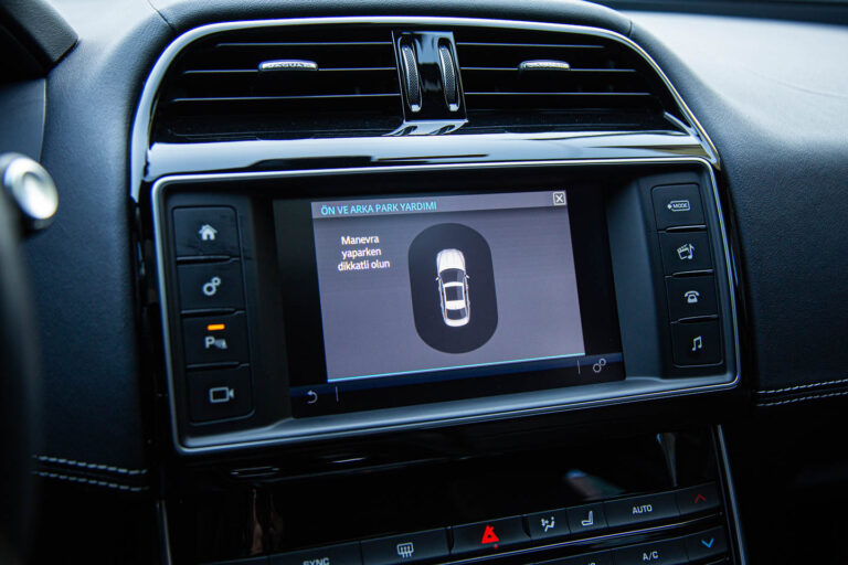 2016 Jaguar XE R-Sport -21