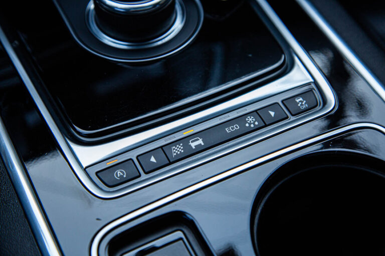 2016 Jaguar XE R-Sport -22