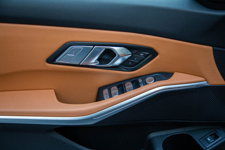 2022 BMW 3.20i M 50th Year -16