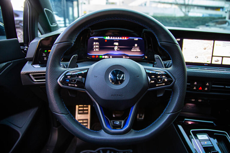 2022 VW Golf R 4Motion -18