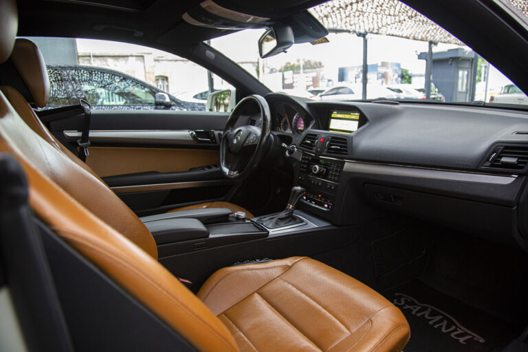 2010 Mercedes-Benz E250 Coupé CGI -11