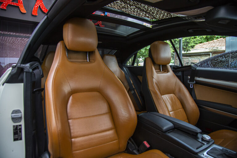 2010 Mercedes-Benz E250 Coupé CGI -12