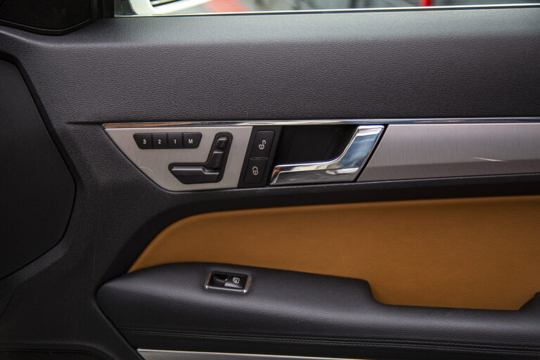 2010 Mercedes-Benz E250 Coupé CGI -13