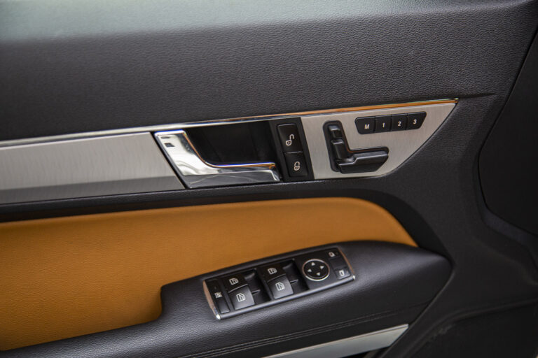 2010 Mercedes-Benz E250 Coupé CGI -14