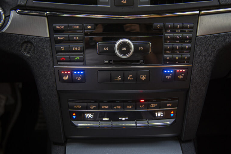 2010 Mercedes-Benz E250 Coupé CGI -18