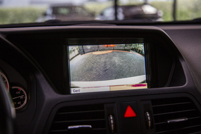 2010 Mercedes-Benz E250 Coupé CGI -21