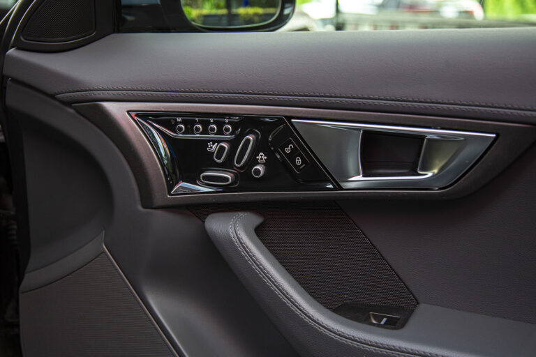 2013 Jaguar F-Type -12