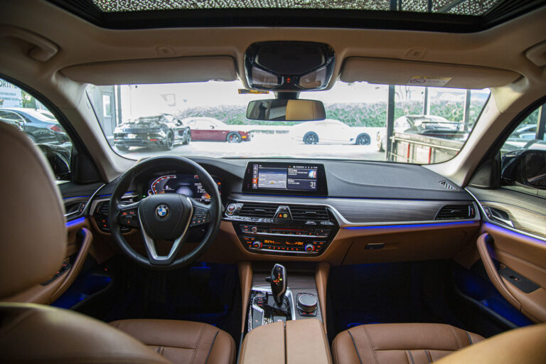 2019 BMW 5.20i Luxury Line -12