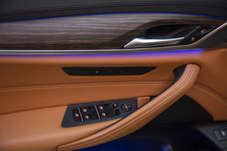 2019 BMW 5.20i Luxury Line -15