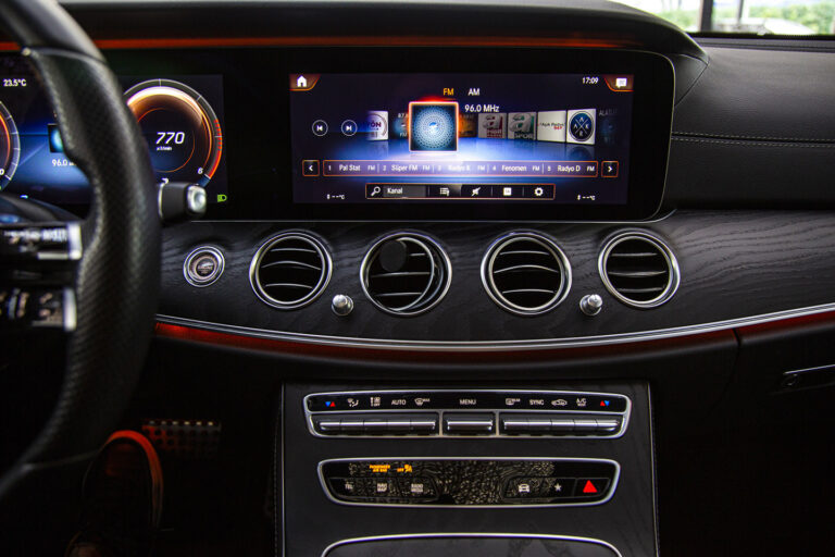 2020 Mercedes-Benz E200d AMG -20