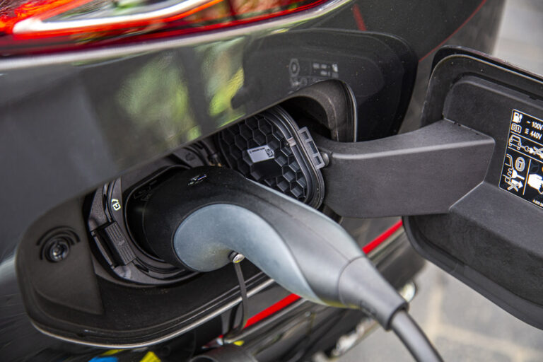 2023 Mercedes-Benz AMG 63 SE Performance -13