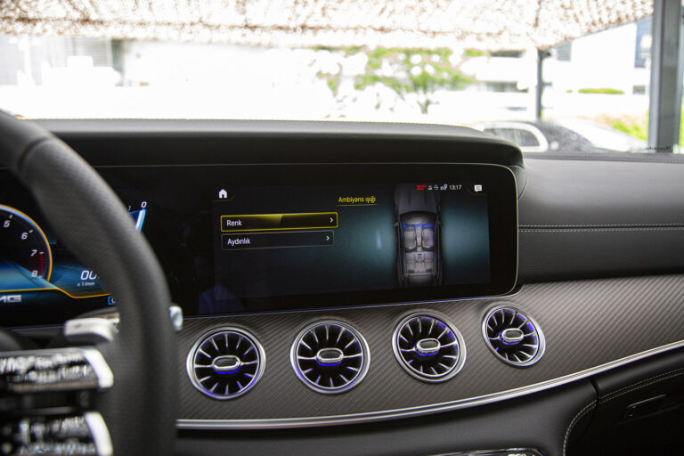 2023 Mercedes-Benz AMG 63 SE Performance -25