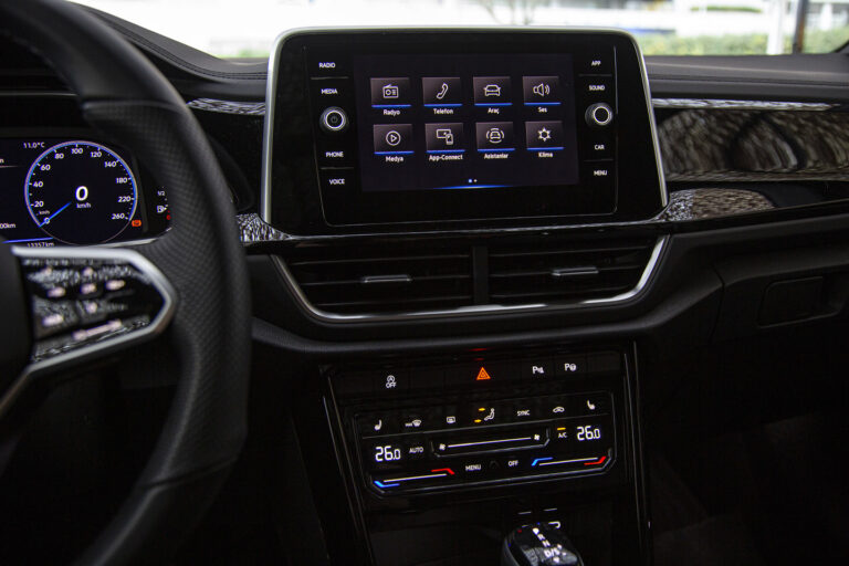 2022 VW T-Roc R-Line 1.5TSI -18