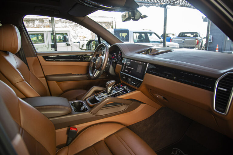 2020 Porsche Cayenne e-Hybrid -15