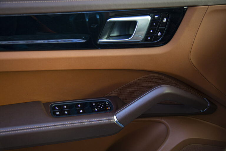 2020 Porsche Cayenne e-Hybrid -18