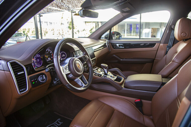 2020 Porsche Cayenne e-Hybrid -9