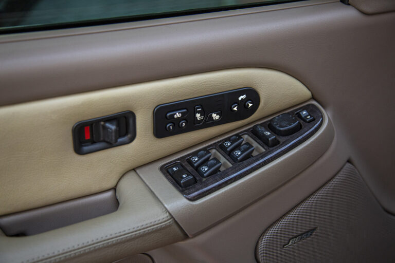 2003 GMC Yukon Denali 6.0 Vortec V8 -16