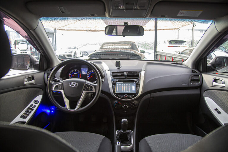 2011 Hyundai Accent Blue 1.6CRDi Mode -12