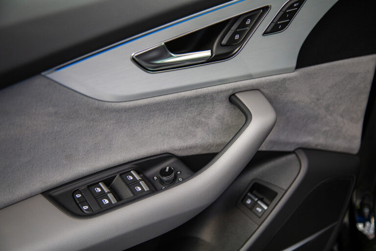 2023 Audi Q8 55TFSIe -17