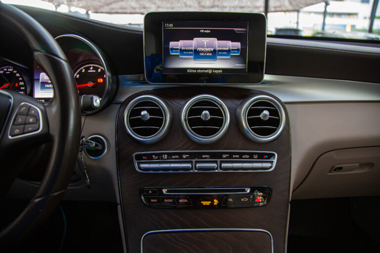 2017 Mercedes-Benz GLC250 4Matic Exclusive -18