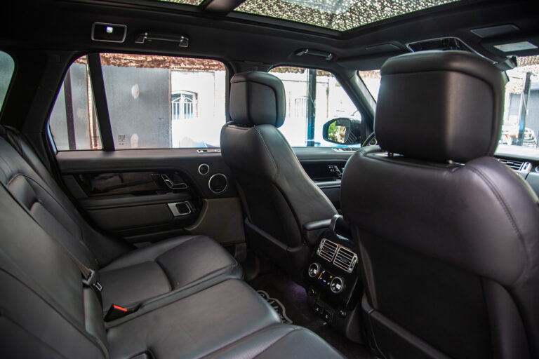 2019 Land Rover Range Rover P400e Vogue -11