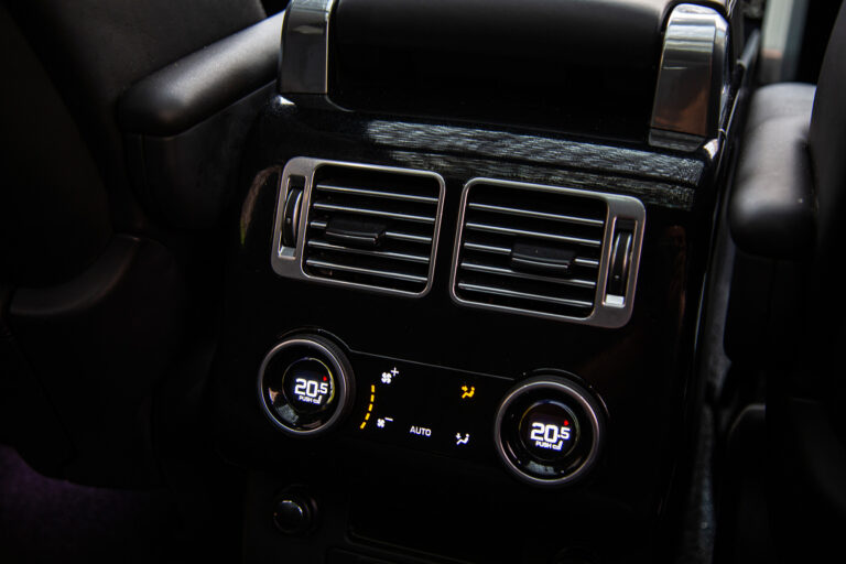 2019 Land Rover Range Rover P400e Vogue -12