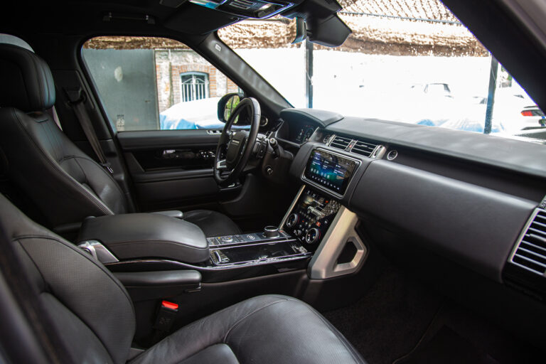 2019 Land Rover Range Rover P400e Vogue -14