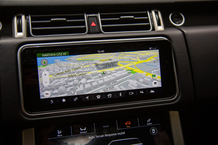 2019 Land Rover Range Rover P400e Vogue -22