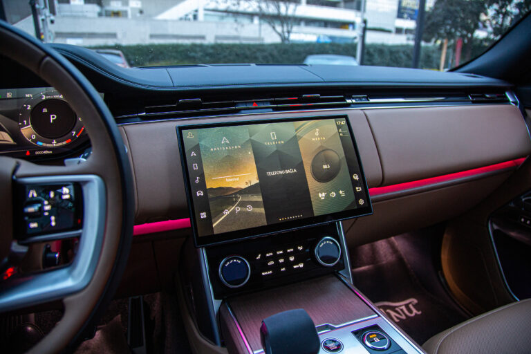 2022 Range Rover Vogue P400 -24