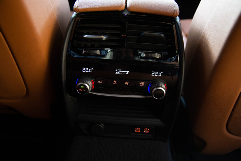 2023 BMW 5.20i MSport -14