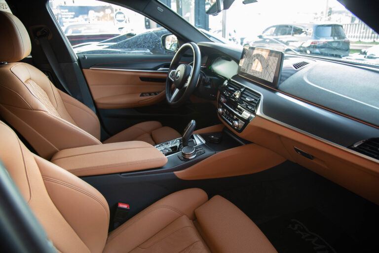 2023 BMW 5.20i MSport -16