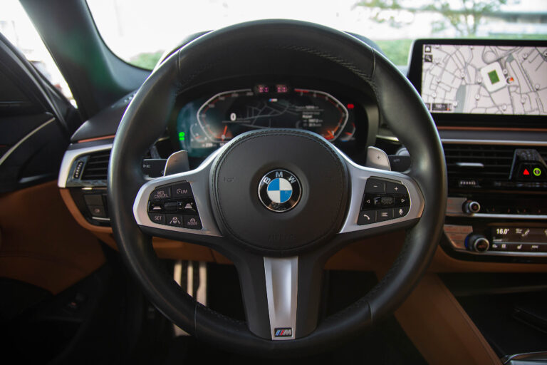 2023 BMW 5.20i MSport -20