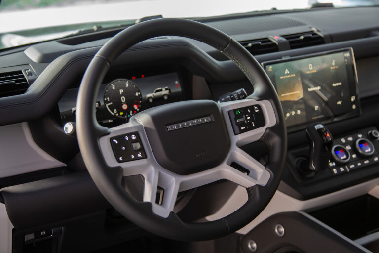 2024 Land Rover Defender Hardtop 90 -11