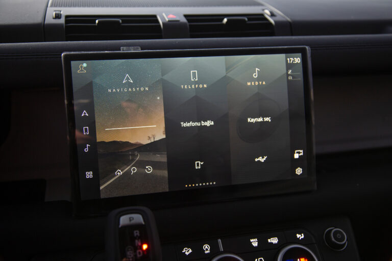 2024 Land Rover Defender Hardtop 90 -17