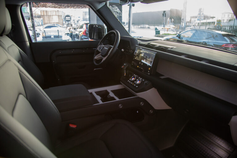 2024 Land Rover Defender Hardtop 90 -23