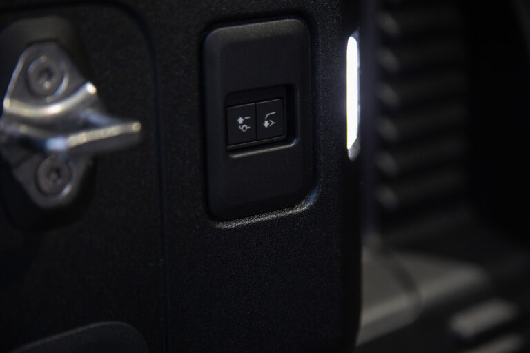 2024 Land Rover Defender Hardtop 90 -27