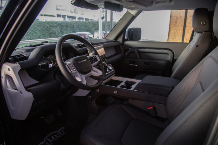 2024 Land Rover Defender Hardtop 90 -9